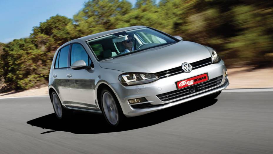 Nova plataforma e uso de aços mais leves aliviaram o carro em 100 kg | <a href="https://preprod.quatrorodas.abril.com.br/carros/lancamentos/volkswagen-golf-vii-749855.shtml" rel="migration">Saiba mais sobre o novo Golf no Brasil</a> | <a href="https://preprod.quatrorodas.abril.com.br/c" rel="migration"></a>