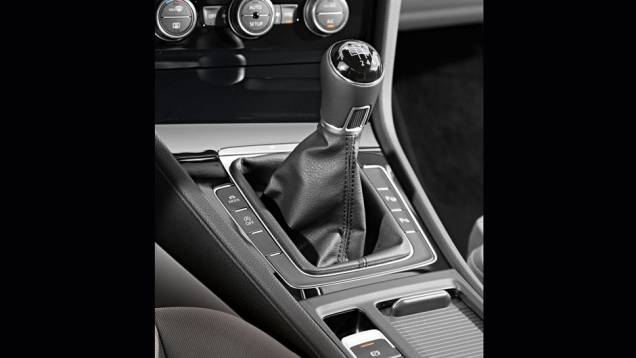 O câmbio manual tem seis marchas | <a href="https://preprod.quatrorodas.abril.com.br/carros/lancamentos/volkswagen-golf-vii-749855.shtml" rel="migration">Saiba mais sobre o novo Golf no Brasil</a> | <a href="https://preprod.quatrorodas.abril.com.br/carros/impressoes/volkswagen-golf-725" rel="migration"></a> O câmbio manual tem seis marchas | <a href="https://preprod.quatrorodas.abril.com.br/carros/lancamentos/volkswagen-golf-vii-749855.shtml" rel="migration">Saiba mais sobre o novo Golf no Brasil</a> | <a href="https://preprod.quatrorodas.abril.com.br/carros/impressoes/volkswagen-golf-725" rel="migration"></a>