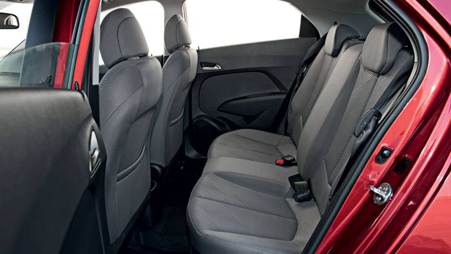Na traseira, há pontos de fixação para cadeirinhas de bebê | <a href="https://preprod.quatrorodas.abril.com.br/carros/comparativos/hyundai-hb20-1-0-x-1-6-725959.shtml" rel="migration">Leia mais</a>