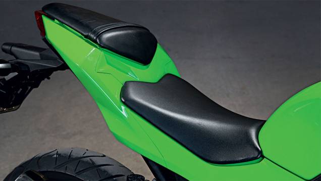 Cockpit radicalmente esporte na Ninja | <a href="https://preprod.quatrorodas.abril.com.br/moto/testes/kawasaki-ninja-300-x-honda-cbr-250r-741248.shtml" rel="migration">Leia mais</a> Cockpit radicalmente esporte na Ninja | <a href="https://preprod.quatrorodas.abril.com.br/moto/testes/kawasaki-ninja-300-x-honda-cbr-250r-741248.shtml" rel="migration">Leia mais</a>