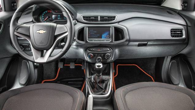 Bancos são envolventes e usam tecido agradável ao toque | <a href="https://preprod.quatrorodas.abril.com.br/carros/testes/chevrolet-onix-725300.shtml" rel="migration">Leia mais</a> Bancos são envolventes e usam tecido agradável ao toque | <a href="https://preprod.quatrorodas.abril.com.br/carros/testes/chevrolet-onix-725300.shtml" rel="migration">Leia mais</a>