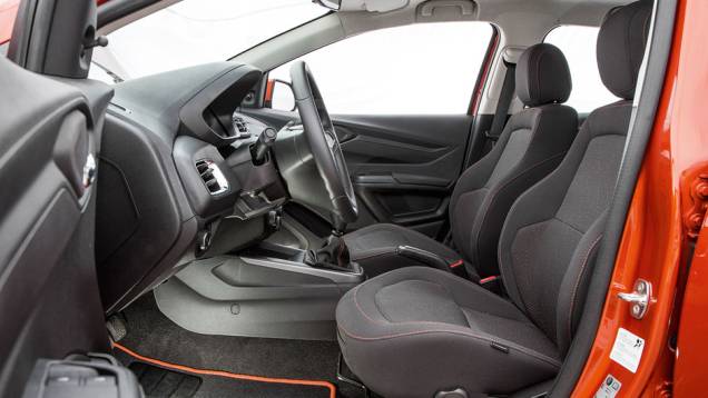 O traseiro é bipartido | <a href="https://preprod.quatrorodas.abril.com.br/carros/testes/chevrolet-onix-725300.shtml" rel="migration">Leia mais</a> O traseiro é bipartido | <a href="https://preprod.quatrorodas.abril.com.br/carros/testes/chevrolet-onix-725300.shtml" rel="migration">Leia mais</a>