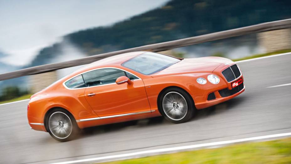 Nova versão ganhou 50 cv e um câmbio de oito marchas | <a href="https://preprod.quatrorodas.abril.com.br/carros/impressoes/bentley-continental-gt-speed-725615.shtml" rel="migration">Leia mais</a>