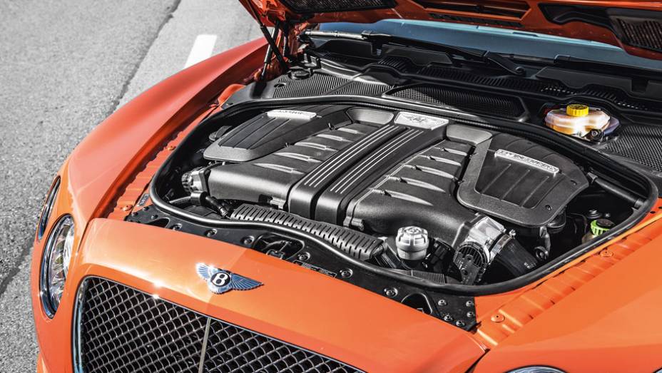 Motor de 12 cilindros em W com 625 cv | <a href="https://preprod.quatrorodas.abril.com.br/carros/impressoes/bentley-continental-gt-speed-725615.shtml" rel="migration">Leia mais</a>