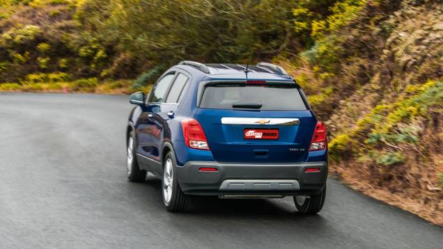 Com 4,25 metros, o Trax é maior que o EcoSport (4,24 metros, incluindo o estepe na traseira) e 6 cm menor que o Duster | <a href="https://preprod.quatrorodas.abril.com.br/carros/impressoes/chevrolet-trax-725231.shtml" rel="migration">Leia mais</a> Com 4,25 metros, o Trax é maior que o EcoSport (4,24 metros, incluindo o estepe na traseira) e 6 cm menor que o Duster | <a href="https://preprod.quatrorodas.abril.com.br/carros/impressoes/chevrolet-trax-725231.shtml" rel="migration">Leia mais</a>
