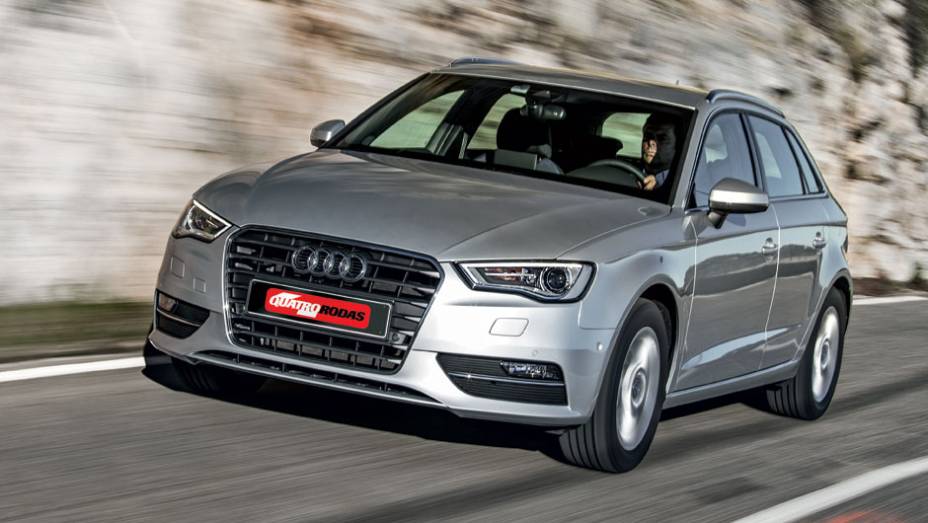 Rracks no teto reforçam seu estilo perua | <a href="https://preprod.quatrorodas.abril.com.br/carros/impressoes/audi-a3-sportback-729774.shtml" rel="migration">Leia mais</a>