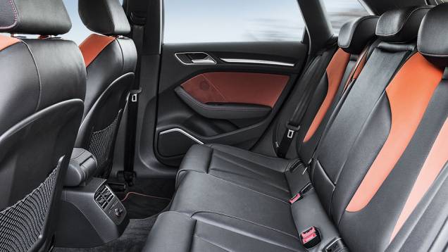 ...e atrás | <a href="https://preprod.quatrorodas.abril.com.br/carros/impressoes/audi-a3-sportback-729774.shtml" rel="migration">Leia mais</a> ...e atrás | <a href="https://preprod.quatrorodas.abril.com.br/carros/impressoes/audi-a3-sportback-729774.shtml" rel="migration">Leia mais</a>