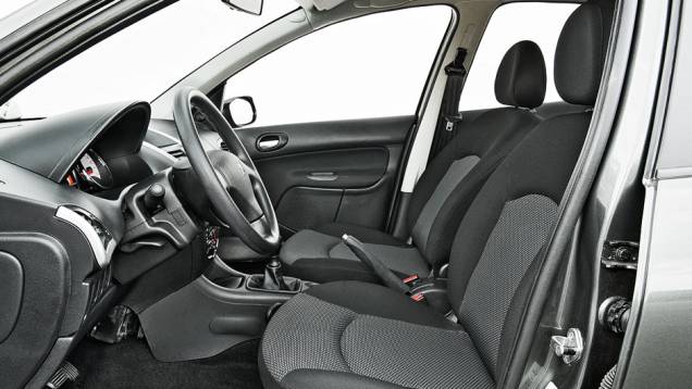 Os bancos ganharam... | <a href="https://preprod.quatrorodas.abril.com.br/carros/comparativos/hatches-compactos-729449.shtml" rel="migration">Leia mais</a> Os bancos ganharam... | <a href="https://preprod.quatrorodas.abril.com.br/carros/comparativos/hatches-compactos-729449.shtml" rel="migration">Leia mais</a>