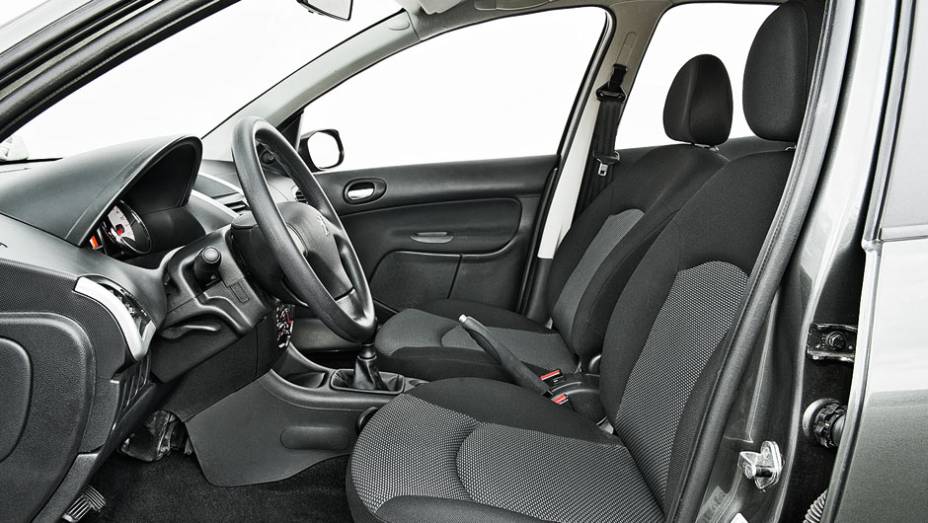 Os bancos ganharam... | <a href="https://preprod.quatrorodas.abril.com.br/carros/comparativos/hatches-compactos-729449.shtml" rel="migration">Leia mais</a> Os bancos ganharam... | <a href="https://preprod.quatrorodas.abril.com.br/carros/comparativos/hatches-compactos-729449.shtml" rel="migration">Leia mais</a>