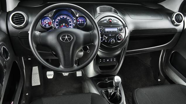 Versão brasileira teve materiais de acabamento do painel... | <a href="https://preprod.quatrorodas.abril.com.br/carros/comparativos/hatches-compactos-729449.shtml" rel="migration">Leia mais</a> Versão brasileira teve materiais de acabamento do painel... | <a href="https://preprod.quatrorodas.abril.com.br/carros/comparativos/hatches-compactos-729449.shtml" rel="migration">Leia mais</a>