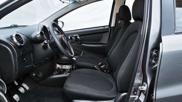 ...e dos bancos substituídos | <a href="https://preprod.quatrorodas.abril.com.br/carros/comparativos/hatches-compactos-729449.shtml" rel="migration">Leia mais</a> ...e dos bancos substituídos | <a href="https://preprod.quatrorodas.abril.com.br/carros/comparativos/hatches-compactos-729449.shtml" rel="migration">Leia mais</a>