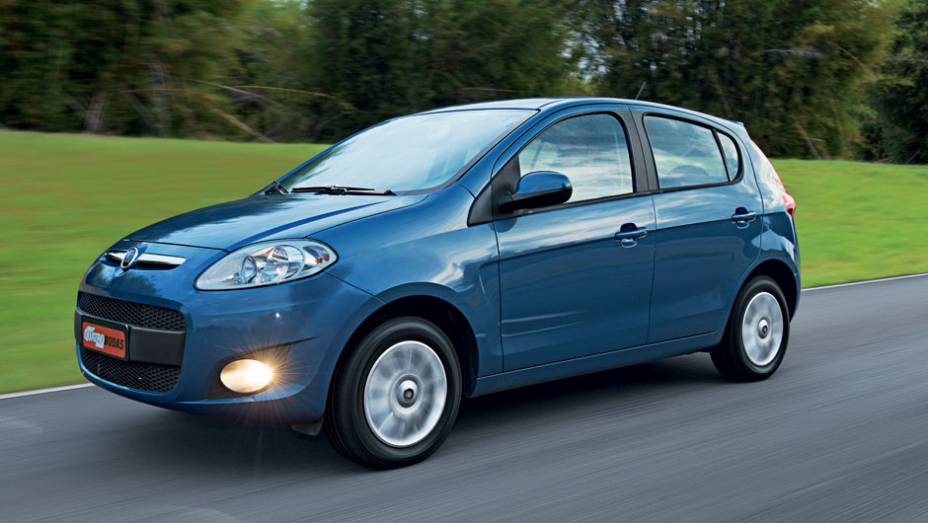 Visto de frente, o Palio lembra o irmão Punto | <a href="https://preprod.quatrorodas.abril.com.br/carros/comparativos/hatches-compactos-729449.shtml" rel="migration">Leia mais</a> Visto de frente, o Palio lembra o irmão Punto | <a href="https://preprod.quatrorodas.abril.com.br/carros/comparativos/hatches-compactos-729449.shtml" rel="migration">Leia mais</a>