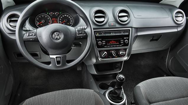 Arquitetura eletrônica permite instalação de novos equipamentos | <a href="https://preprod.quatrorodas.abril.com.br/carros/comparativos/hatches-compactos-729449.shtml" rel="migration">Leia mais</a> Arquitetura eletrônica permite instalação de novos equipamentos | <a href="https://preprod.quatrorodas.abril.com.br/carros/comparativos/hatches-compactos-729449.shtml" rel="migration">Leia mais</a>