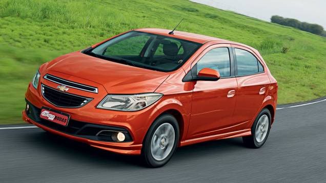 Os faróis do Onix são incorporados, rentes à carroceria | <a href="https://preprod.quatrorodas.abril.com.br/carros/comparativos/hatches-compactos-729449.shtml" rel="migration">Leia mais</a> Os faróis do Onix são incorporados, rentes à carroceria | <a href="https://preprod.quatrorodas.abril.com.br/carros/comparativos/hatches-compactos-729449.shtml" rel="migration">Leia mais</a>