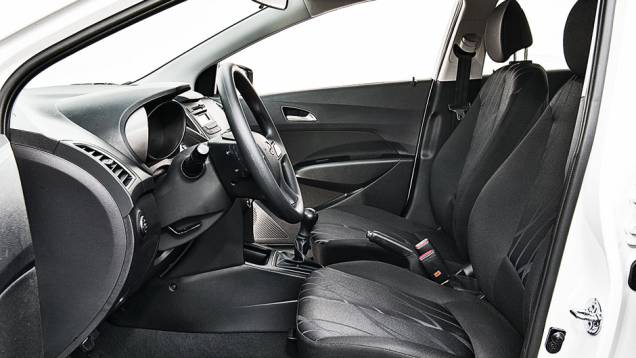 ...e diferente da básica... | <a href="https://preprod.quatrorodas.abril.com.br/carros/comparativos/hatches-compactos-729449.shtml" rel="migration">Leia mais</a> ...e diferente da básica... | <a href="https://preprod.quatrorodas.abril.com.br/carros/comparativos/hatches-compactos-729449.shtml" rel="migration">Leia mais</a>