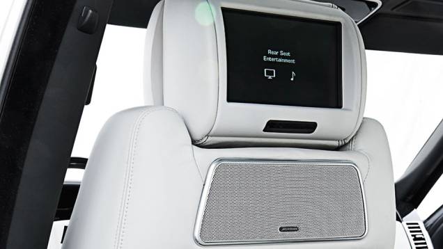 O pacote premium de som tem tela atrás do encosto de cabeca... | <a href="https://preprod.quatrorodas.abril.com.br/carros/impressoes/range-rover-vogue-729749.shtml" rel="migration">Leia mais</a> O pacote premium de som tem tela atrás do encosto de cabeca... | <a href="https://preprod.quatrorodas.abril.com.br/carros/impressoes/range-rover-vogue-729749.shtml" rel="migration">Leia mais</a>