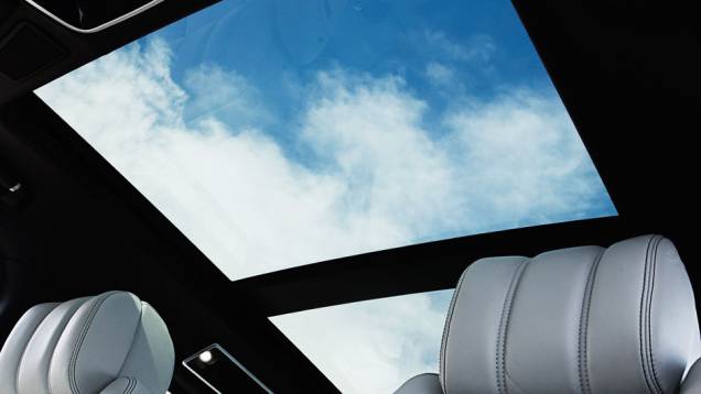 ...e teto solar panorâmico | <a href="https://preprod.quatrorodas.abril.com.br/carros/impressoes/range-rover-vogue-729749.shtml" rel="migration">Leia mais</a> ...e teto solar panorâmico | <a href="https://preprod.quatrorodas.abril.com.br/carros/impressoes/range-rover-vogue-729749.shtml" rel="migration">Leia mais</a>