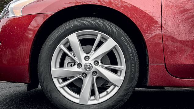 No Brasil, as rodas aro 18 foram trocadas por um conjunto de 17 polegadas | <a href="https://preprod.quatrorodas.abril.com.br/carros/lancamentos/nissan-altima-759798.shtml" rel="migration">Leia mais</a> | <a href="https://preprod.quatrorodas.abril.com.br/carros/impressoes/nissan-altima-2-5-s" rel="migration"></a> No Brasil, as rodas aro 18 foram trocadas por um conjunto de 17 polegadas | <a href="https://preprod.quatrorodas.abril.com.br/carros/lancamentos/nissan-altima-759798.shtml" rel="migration">Leia mais</a> | <a href="https://preprod.quatrorodas.abril.com.br/carros/impressoes/nissan-altima-2-5-s" rel="migration"></a>