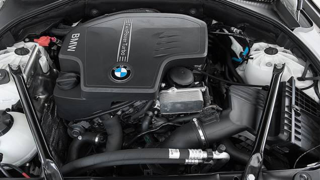 Motor 2.0 de quatro cilindros gera 245 cv | <a href="https://preprod.quatrorodas.abril.com.br/carros/lancamentos/bmw-528i-726871.shtml" rel="migration">Leia mais</a> Motor 2.0 de quatro cilindros gera 245 cv | <a href="https://preprod.quatrorodas.abril.com.br/carros/lancamentos/bmw-528i-726871.shtml" rel="migration">Leia mais</a>