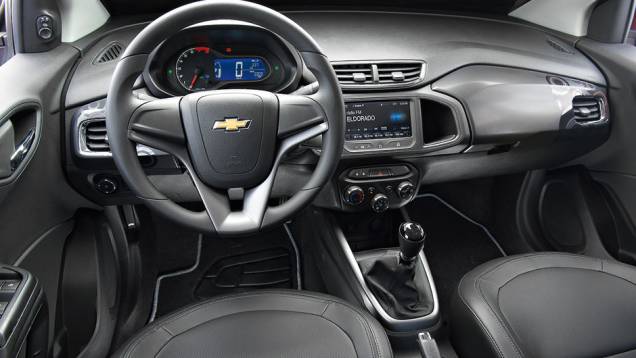 Onix tem ergonomia de minivan por dividir a base com a Spin | <a href="https://preprod.quatrorodas.abril.com.br/carros/comparativos/chevrolet-onix-x-chevrolet-agile-729371.shtml" rel="migration">Leia mais</a> Onix tem ergonomia de minivan por dividir a base com a Spin | <a href="https://preprod.quatrorodas.abril.com.br/carros/comparativos/chevrolet-onix-x-chevrolet-agile-729371.shtml" rel="migration">Leia mais</a>