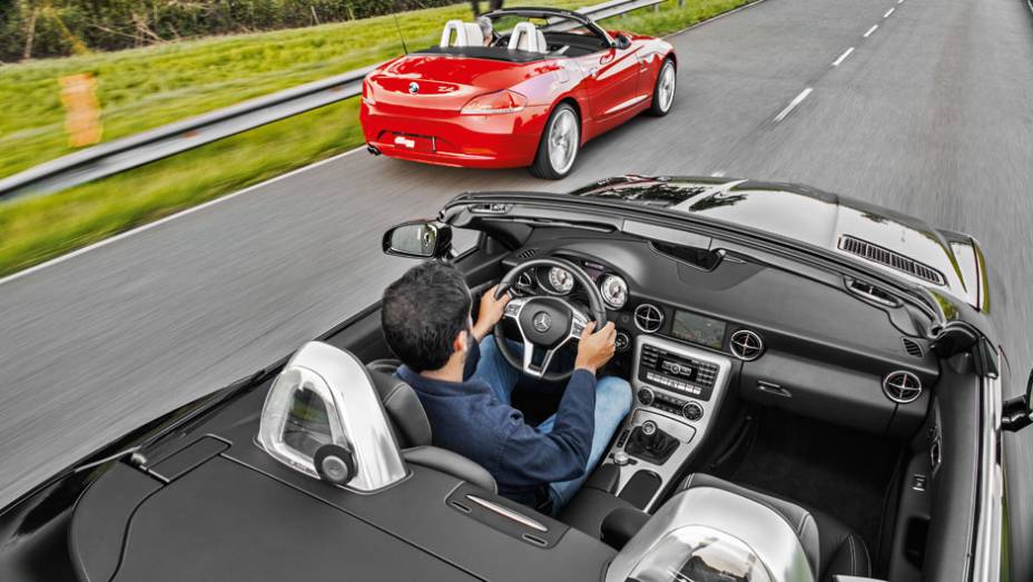 Abrir o teto dos conversíveis... | <a href="https://preprod.quatrorodas.abril.com.br/carros/comparativos/bmw-z4-sdrive-2-0i-x-mercedes-benz-slk-250-729203.shtml" rel="migration">Leia mais</a>