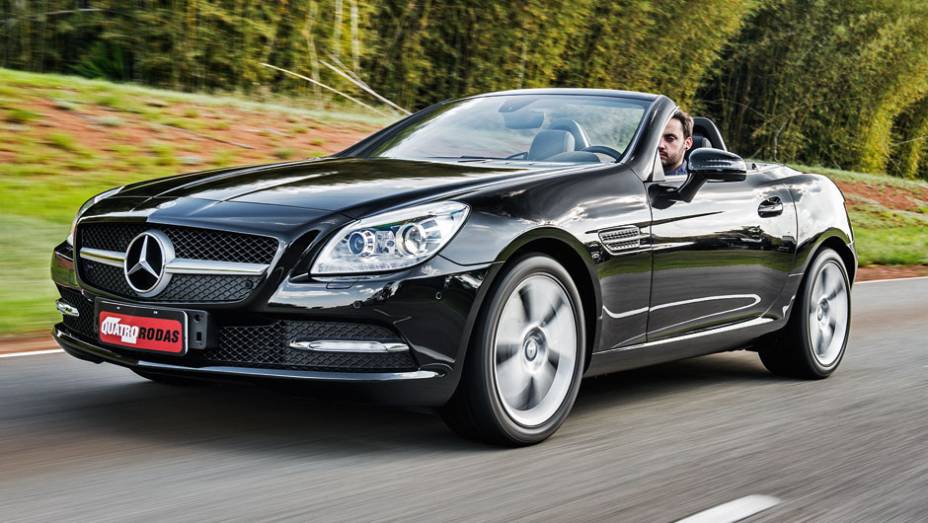 Mercedes traz rodas de liga leve aro 17 | <a href="https://preprod.quatrorodas.abril.com.br/carros/comparativos/bmw-z4-sdrive-2-0i-x-mercedes-benz-slk-250-729203.shtml" rel="migration">Leia mais</a>