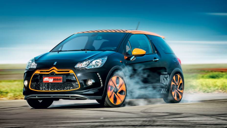 Detalhes cor de laranja e fibra de carbono contornam o Ds3 racing | <a href="https://preprod.quatrorodas.abril.com.br/carros/testes/citroen-ds3-racing-728659.shtml" rel="migration">Leia mais</a>