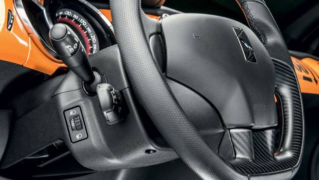 ...os mesmos do DS3 normal | <a href="https://preprod.quatrorodas.abril.com.br/carros/testes/citroen-ds3-racing-728659.shtml" rel="migration">Leia mais</a> ...os mesmos do DS3 normal | <a href="https://preprod.quatrorodas.abril.com.br/carros/testes/citroen-ds3-racing-728659.shtml" rel="migration">Leia mais</a>