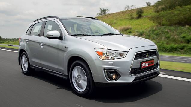 Retoques em grade e para-choque | <a href="https://preprod.quatrorodas.abril.com.br/carros/lancamentos/mitsubishi-asx-awd-732859.shtml" rel="migration">Leia mais</a> Retoques em grade e para-choque | <a href="https://preprod.quatrorodas.abril.com.br/carros/lancamentos/mitsubishi-asx-awd-732859.shtml" rel="migration">Leia mais</a>