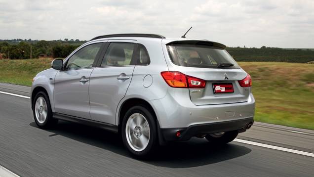 Novo para-choque desistiu do estilo off-road | <a href="https://preprod.quatrorodas.abril.com.br/carros/lancamentos/mitsubishi-asx-awd-732859.shtml" rel="migration">Leia mais</a> Novo para-choque desistiu do estilo off-road | <a href="https://preprod.quatrorodas.abril.com.br/carros/lancamentos/mitsubishi-asx-awd-732859.shtml" rel="migration">Leia mais</a>