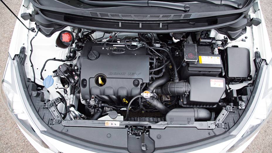 Motor flex de 128/122 cv é o mesmo do Soul | <a href="https://preprod.quatrorodas.abril.com.br/carros/testes/kia-cerato-732756.shtml" rel="migration">Leia mais</a>