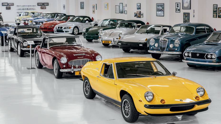 Ingleses Lotus Europa e Austin Healey puxam o cordão europeu | <a href="https://preprod.quatrorodas.abril.com.br/reportagens/geral/arca-tesouros-733321.shtml" rel="migration">Leia mais</a>