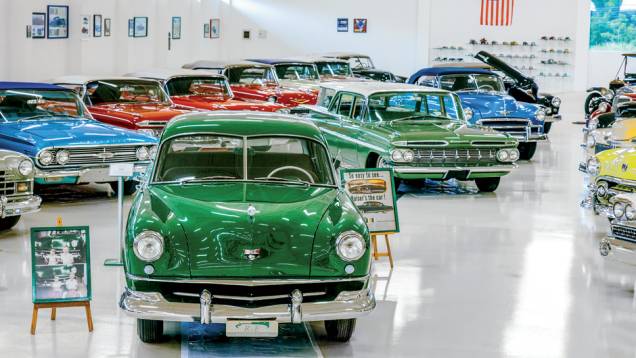 Um Kaiser entre a família Bel Air | <a href="https://preprod.quatrorodas.abril.com.br/reportagens/geral/arca-tesouros-733321.shtml" rel="migration">Leia mais</a> Um Kaiser entre a família Bel Air | <a href="https://preprod.quatrorodas.abril.com.br/reportagens/geral/arca-tesouros-733321.shtml" rel="migration">Leia mais</a>