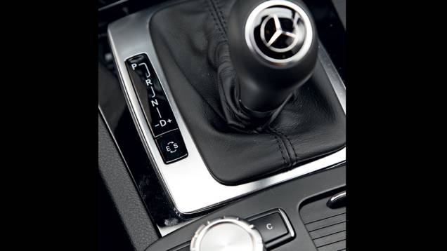 Engates manuais são para o lado | <a href="https://preprod.quatrorodas.abril.com.br/carros/comparativos/bmw-320i-x-mercedes-benz-c180-733587.shtml" rel="migration">Leia mais</a> Engates manuais são para o lado | <a href="https://preprod.quatrorodas.abril.com.br/carros/comparativos/bmw-320i-x-mercedes-benz-c180-733587.shtml" rel="migration">Leia mais</a>