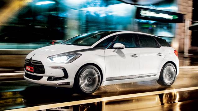 Farois de xenônio direcionais e rodas aro 18são de série | <a href="https://preprod.quatrorodas.abril.com.br/carros/testes/citroen-ds5-733608.shtml" rel="migration">Leia mais</a> Farois de xenônio direcionais e rodas aro 18são de série | <a href="https://preprod.quatrorodas.abril.com.br/carros/testes/citroen-ds5-733608.shtml" rel="migration">Leia mais</a>