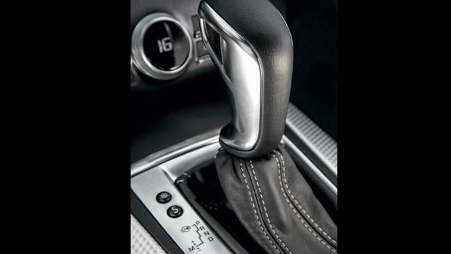 Câmbio é automático, com seis marchas | <a href="https://preprod.quatrorodas.abril.com.br/carros/testes/citroen-ds5-733608.shtml" rel="migration">Leia mais</a> Câmbio é automático, com seis marchas | <a href="https://preprod.quatrorodas.abril.com.br/carros/testes/citroen-ds5-733608.shtml" rel="migration">Leia mais</a>