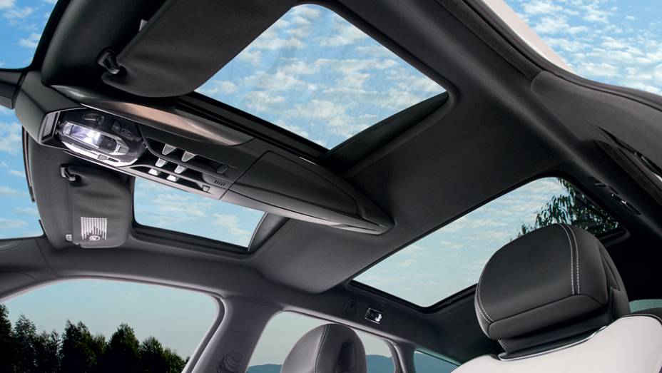 Console a&eacute;reo e teto triplo: inspira&ccedil;&atilde;o no C-Sportlounge | <a href="https://preprod.quatrorodas.abril.com.br/carros/testes/citroen-ds5-733608.shtml" rel="migration">Leia mais</a>