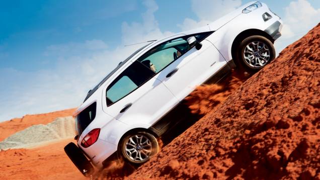 O Eco branco, 4x4, devora a ladeira com apetite | <a href="https://preprod.quatrorodas.abril.com.br/carros/comparativos/ford-ecosport-4x2-x-ford-ecosport-4x4-732986.shtml" rel="migration">Leia mais</a> O Eco branco, 4x4, devora a ladeira com apetite | <a href="https://preprod.quatrorodas.abril.com.br/carros/comparativos/ford-ecosport-4x2-x-ford-ecosport-4x4-732986.shtml" rel="migration">Leia mais</a>
