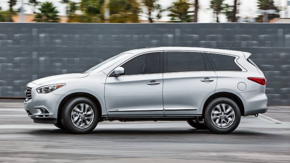 O JX35 vai brigar com Audi Q7, BMWX5e Mercedes ML | <a href="https://preprod.quatrorodas.abril.com.br/carros/impressoes/infiniti-jx35-733283.shtml" rel="migration">Leia mais</a>