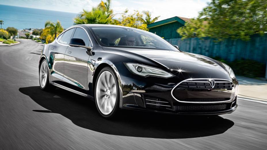 O Model S é tão rápido quanto um Porsche Panamera V8 | <a href="https://preprod.quatrorodas.abril.com.br/carros/impressoes/tesla-model-s-733082.shtml" rel="migration">Leia mais</a>