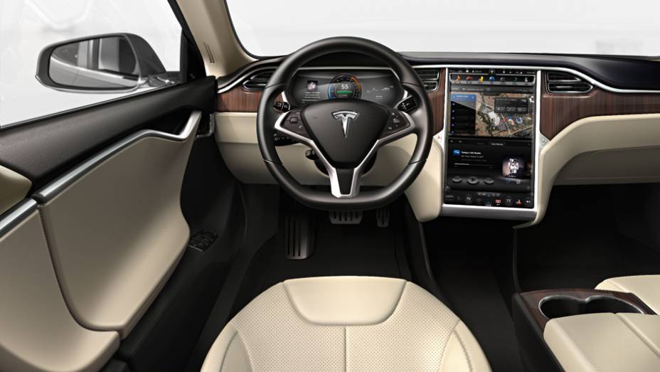 Ex-engenheiros da Apple criaram o tablet que comanda tudo | <a href="https://preprod.quatrorodas.abril.com.br/carros/impressoes/tesla-model-s-733082.shtml" rel="migration">Leia mais</a>