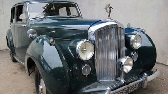 1963: Em "Moscou contra 007", Bond, vivido por Sean Connery, utiliza este Bentley Mark IV. | <a href="%20https://preprod.quatrorodas.abril.com.br/blogs/planeta-carro/2012/11/07/licenca-para-acelerar/" rel="migration">Leia mais</a> 1963: Em "Moscou contra 007", Bond, vivido por Sean Connery, utiliza este Bentley Mark IV. | <a href="%20https://preprod.quatrorodas.abril.com.br/blogs/planeta-carro/2012/11/07/licenca-para-acelerar/" rel="migration">Leia mais</a>
