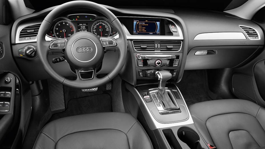 Interior mantém o bom acabamento das demais versões | <a href="https://preprod.quatrorodas.abril.com.br/carros/lancamentos/audi-a4-attraction-734796.shtml" rel="migration">Leia mais</a>