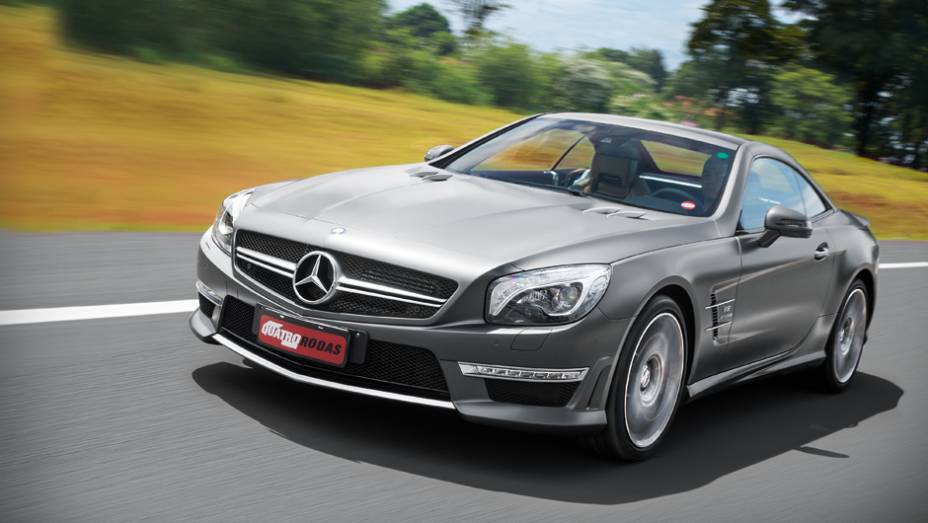 O SL tem o talento de ser esportivo e comportado ao mesmo tempo | <a href="https://preprod.quatrorodas.abril.com.br/carros/testes/mercedes-benz-sl-63-amg-735712.shtml" rel="migration">Leia mais</a>