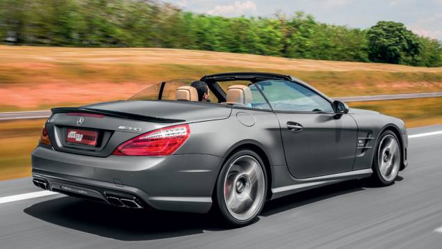 Aerofólio e spoilers são de fibra de carbono | <a href="https://preprod.quatrorodas.abril.com.br/carros/testes/mercedes-benz-sl-63-amg-735712.shtml" rel="migration">Leia mais</a> Aerofólio e spoilers são de fibra de carbono | <a href="https://preprod.quatrorodas.abril.com.br/carros/testes/mercedes-benz-sl-63-amg-735712.shtml" rel="migration">Leia mais</a>