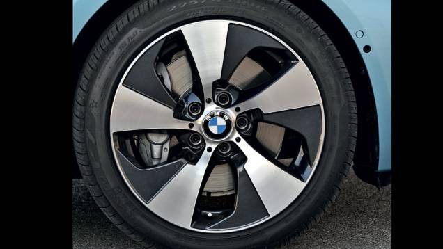 Freios regenerativos recarregam a bateria | <a href="https://preprod.quatrorodas.abril.com.br/carros/impressoes/bmw-activehybrid3-736194.shtml" rel="migration">Leia mais</a> Freios regenerativos recarregam a bateria | <a href="https://preprod.quatrorodas.abril.com.br/carros/impressoes/bmw-activehybrid3-736194.shtml" rel="migration">Leia mais</a>