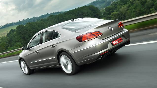 As lanternas multifacetadas, com leds, fazem parte do DNA dos novos Volkswagen | <a href="https://preprod.quatrorodas.abril.com.br/carros/lancamentos/volkswagen-cc-v6-3-6-734636.shtml" rel="migration">Leia mais</a> As lanternas multifacetadas, com leds, fazem parte do DNA dos novos Volkswagen | <a href="https://preprod.quatrorodas.abril.com.br/carros/lancamentos/volkswagen-cc-v6-3-6-734636.shtml" rel="migration">Leia mais</a>