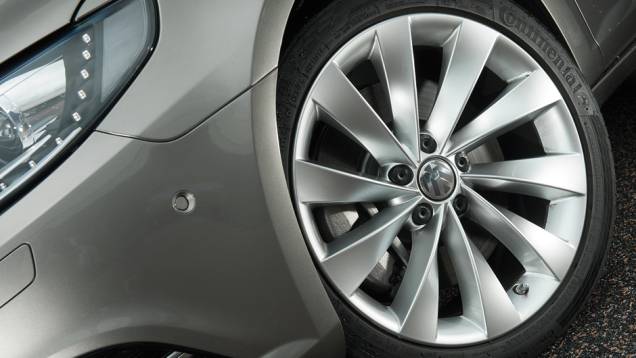 Rodas esportivas aro 18 | <a href="https://preprod.quatrorodas.abril.com.br/carros/lancamentos/volkswagen-cc-v6-3-6-734636.shtml" rel="migration">Leia mais</a> Rodas esportivas aro 18 | <a href="https://preprod.quatrorodas.abril.com.br/carros/lancamentos/volkswagen-cc-v6-3-6-734636.shtml" rel="migration">Leia mais</a>