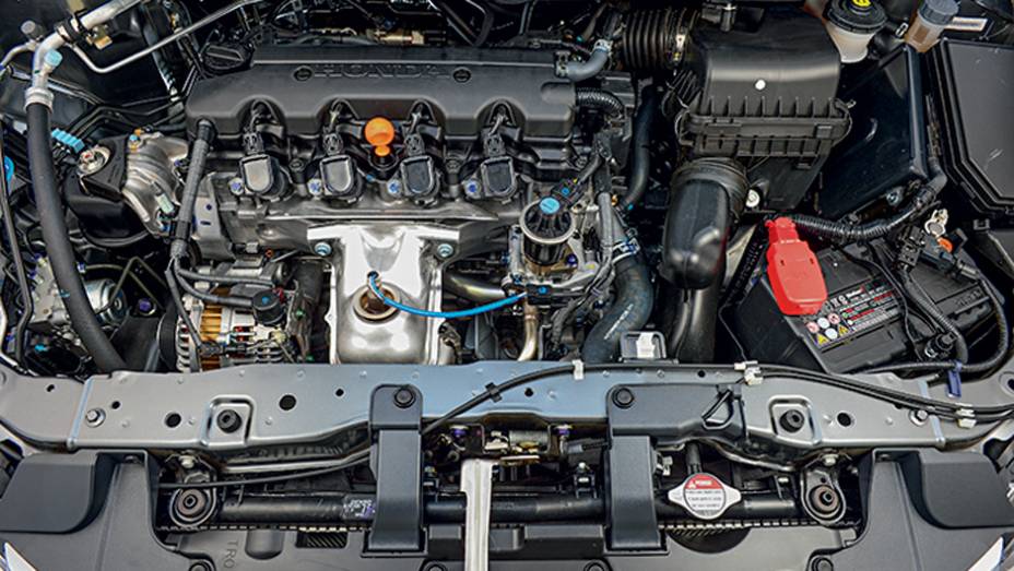 Nesta versão, o motor 1.8 entrega 140 cv de potência | <a href="https://preprod.quatrorodas.abril.com.br/carros/testes/honda-civic-2014-735270.shtml" rel="migration">Leia mais</a>