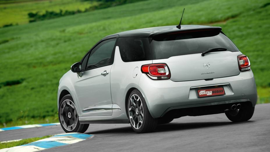 Layout arrojado: carroceria e rodas com pintura bicolor | <a href="https://preprod.quatrorodas.abril.com.br/carros/comparativos/citroen-ds3-x-volkswagen-fusca-735122.shtml" rel="migration">Leia mais</a> | <a href="https://preprod.quatrorodas.abril.com.br/galerias/volkswagen/ds3-ed-02-2013-73" rel="migration"></a>